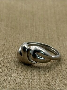 Vintage Avon Knot Accent Ring - Silver